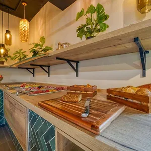 Vienna House Easy By Wyndham Отель